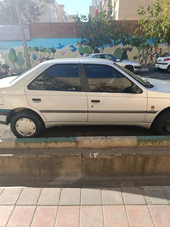پژو 405 — عکس ۳ از ۴