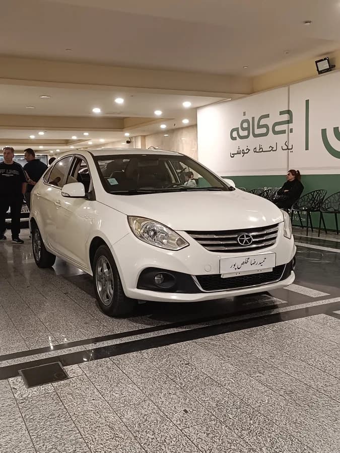 جک J4 — عکس ۴ از ۵