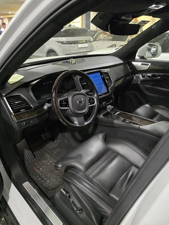 ولوو XC90 — عکس ۶ از ۸