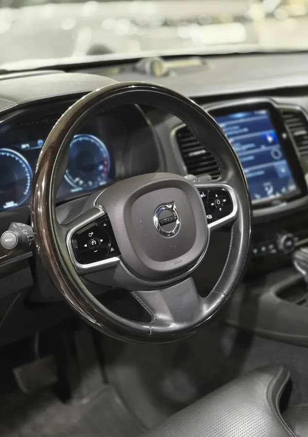 ولوو XC90 — عکس ۸ از ۸
