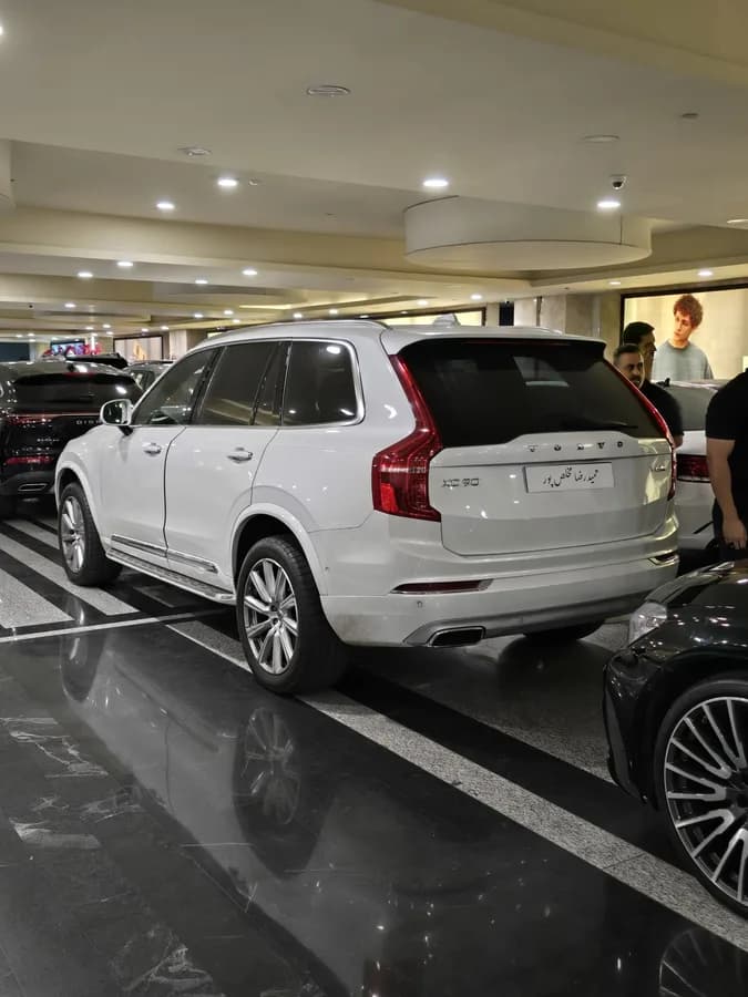 ولوو XC90 — عکس ۳ از ۸