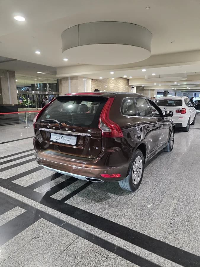 ولوو XC60 — عکس ۴ از ۶