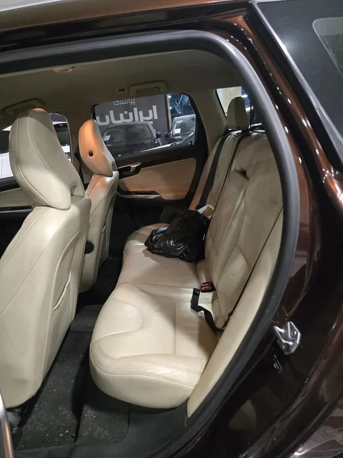 ولوو XC60 — عکس ۶ از ۶