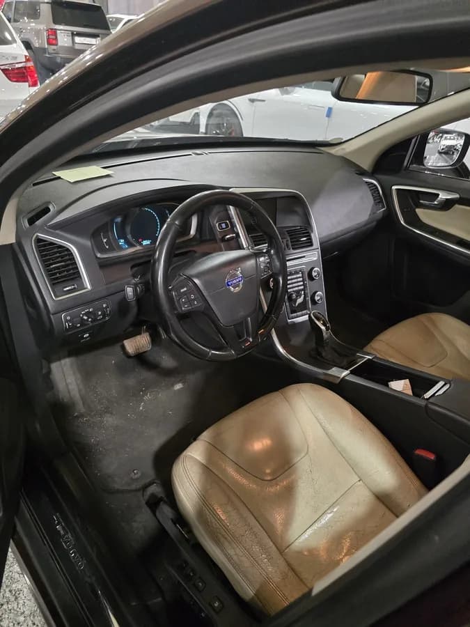 ولوو XC60 — عکس ۳ از ۶