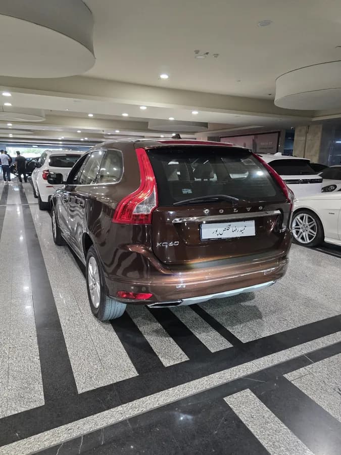 ولوو XC60 — عکس ۲ از ۶