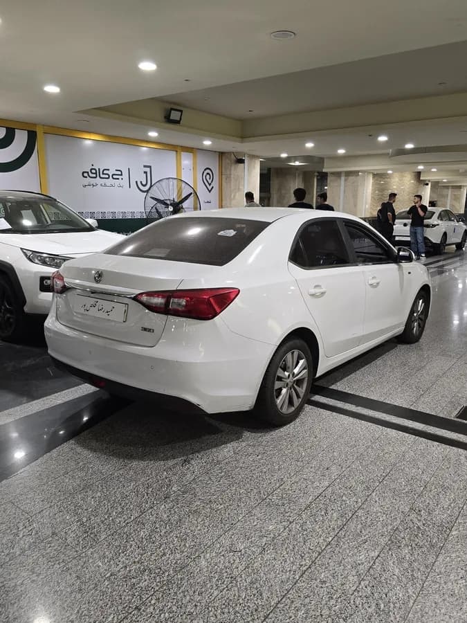 ام جی 360 — عکس ۴ از ۵