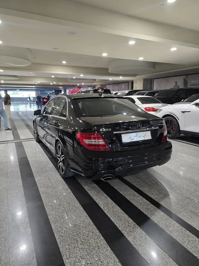 مرسدس بنز کلاس C — عکس ۴ از ۶