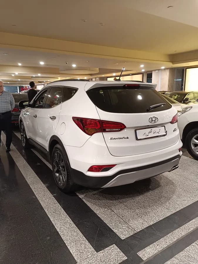 هیوندای سانتافه — عکس ۵ از ۷