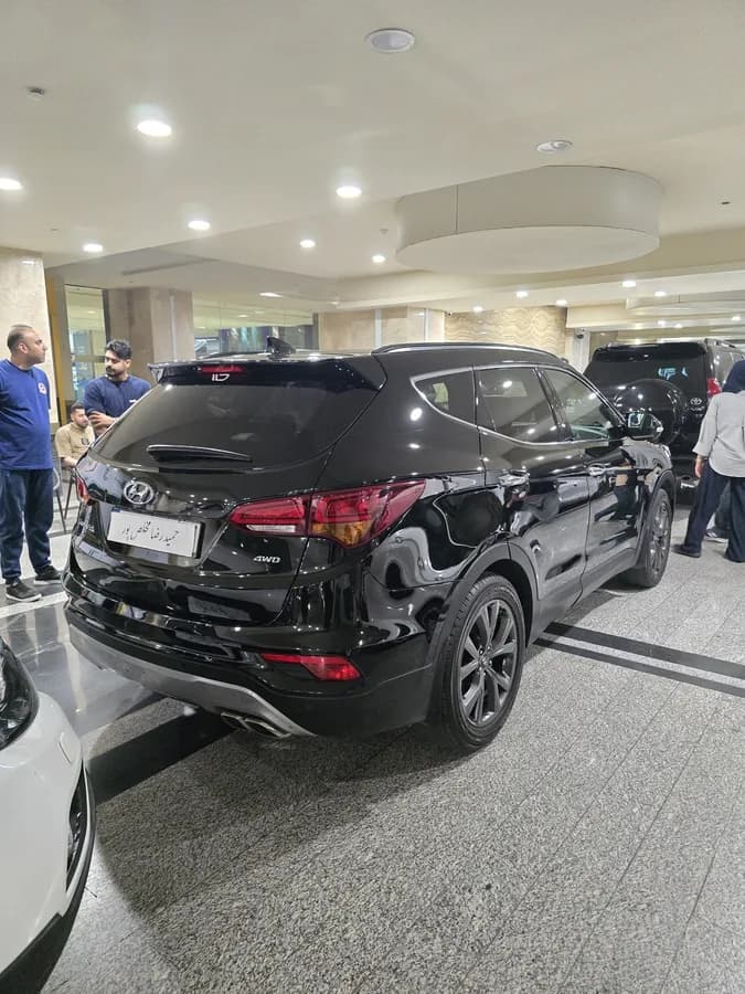 هیوندای سانتافه — عکس ۴ از ۶