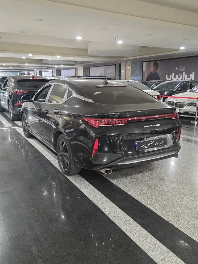کی ام سی J7 — عکس ۶ از ۶