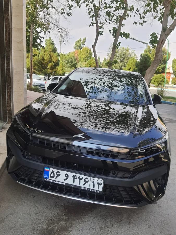 کی ام سی J7 — عکس ۱ از ۴
