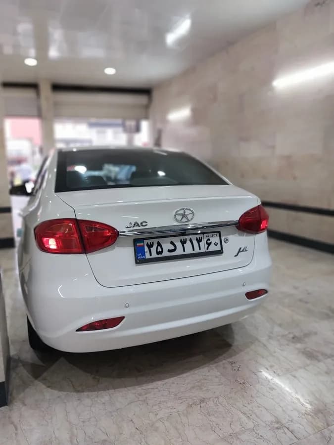 جک J4 — عکس ۷ از ۸