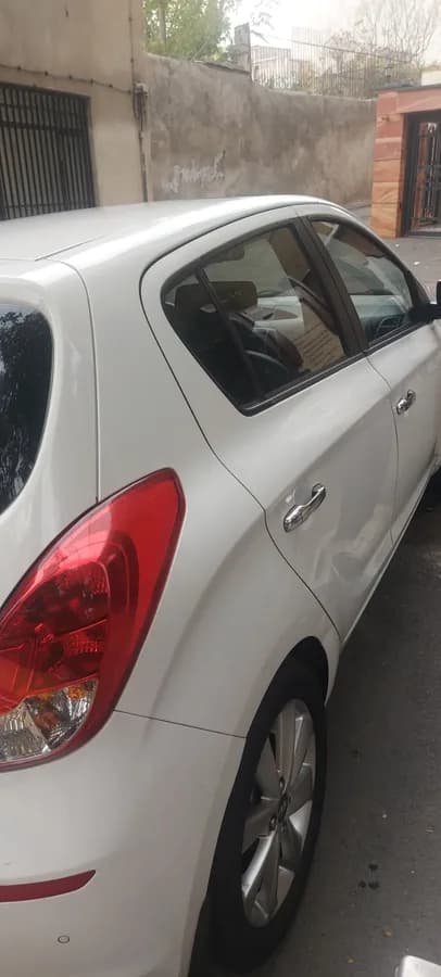 هیوندای i20 — عکس ۲ از ۳