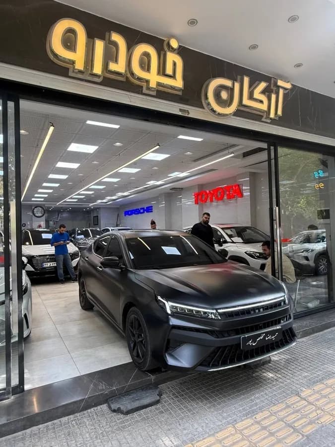 کی ام سی J7 — عکس ۴ از ۷