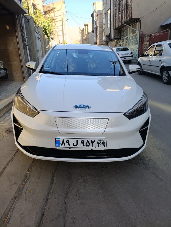 جک E50A — عکس ۲ از ۲