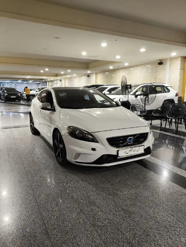 ولوو V40 — عکس ۱ از ۶