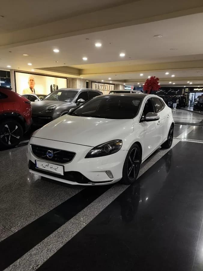 ولوو V40 — عکس ۳ از ۶