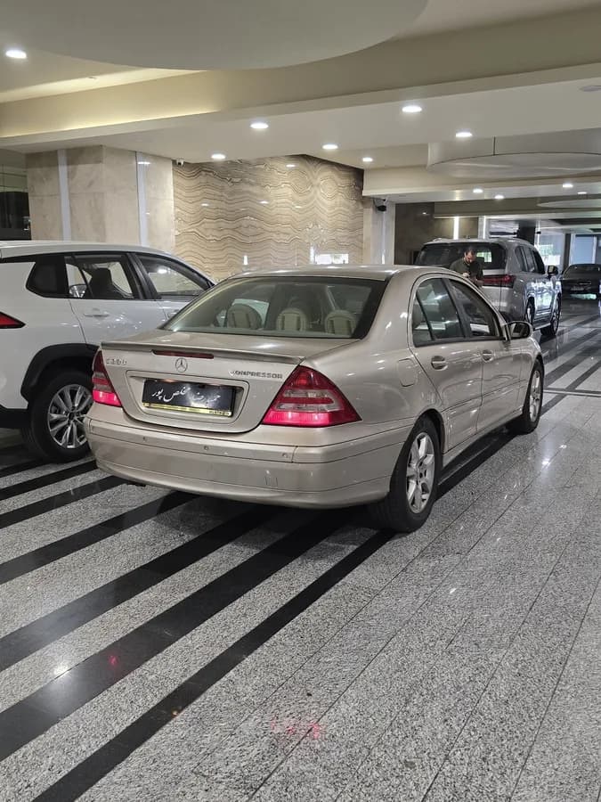 مرسدس بنز کلاس C — عکس ۶ از ۶