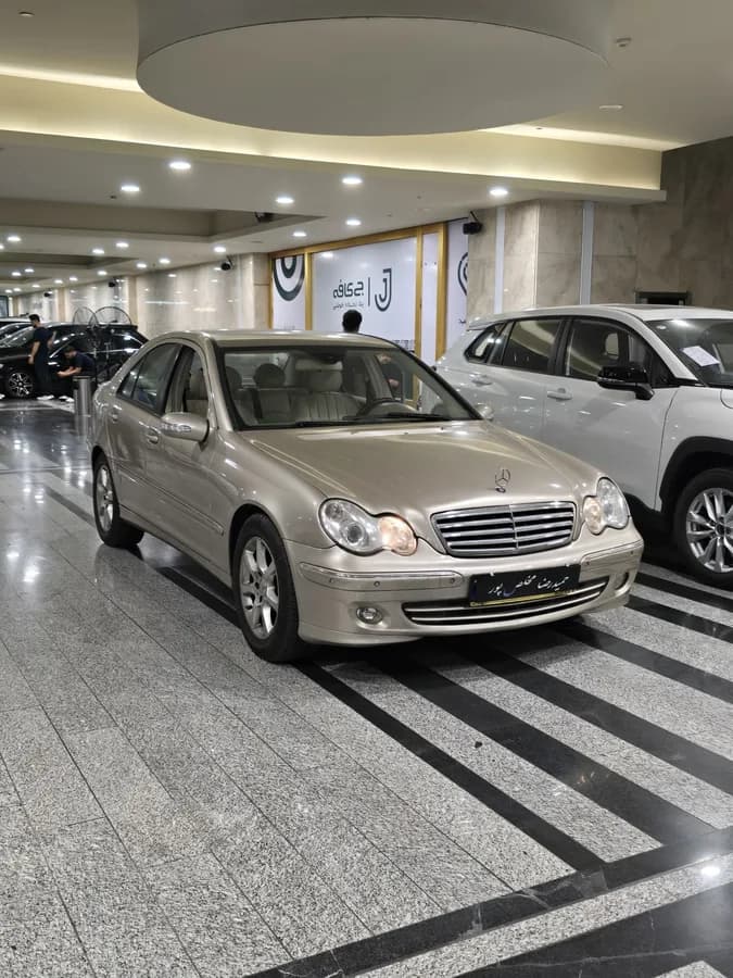 مرسدس بنز کلاس C — عکس ۵ از ۶