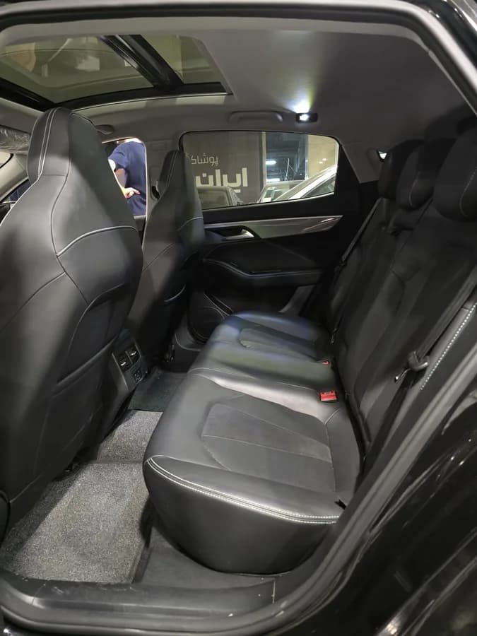 کی ام سی J7 — عکس ۲ از ۶
