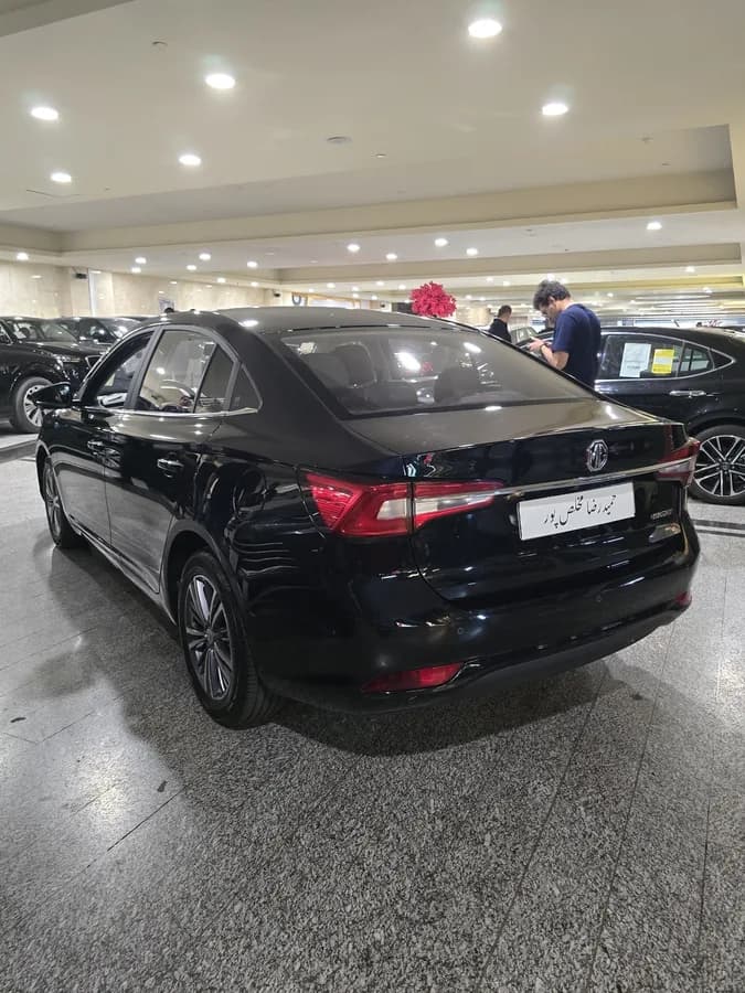 ام جی MG5 — عکس ۳ از ۸