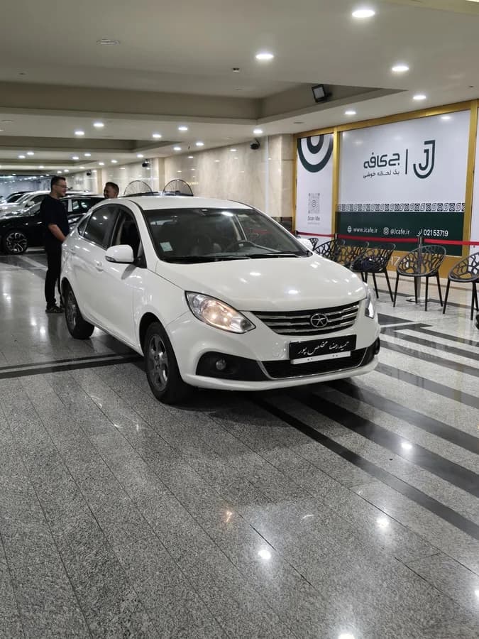 جک J4 — عکس ۵ از ۶