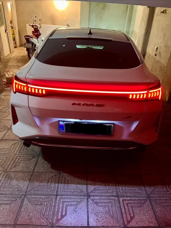 کی ام سی J7 — عکس ۴ از ۴