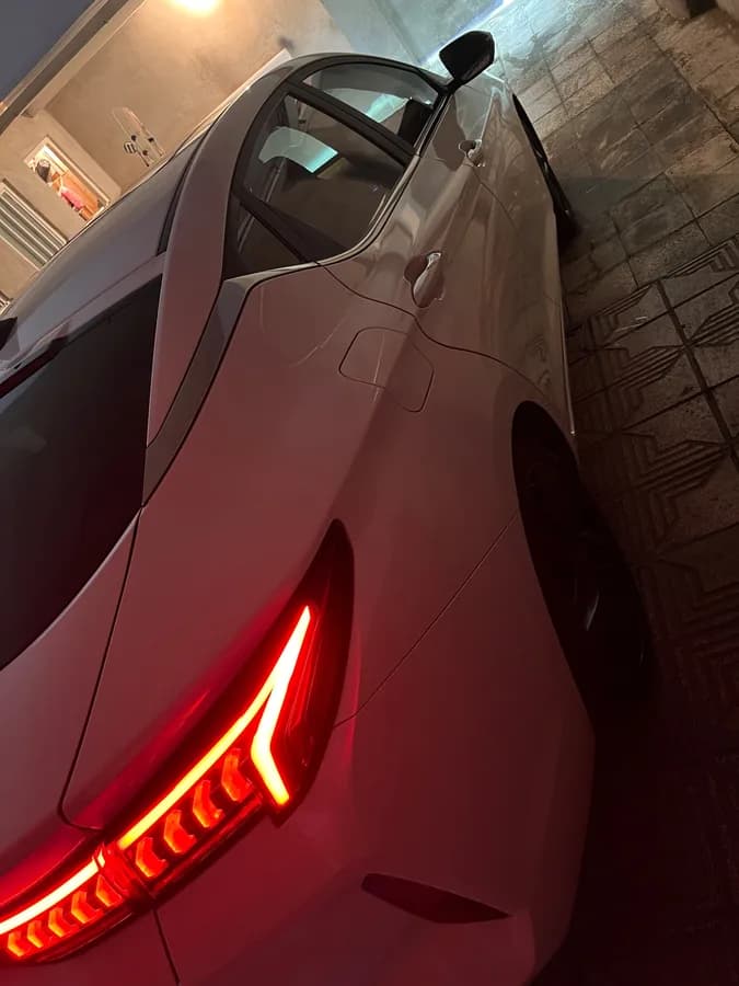 کی ام سی J7 — عکس ۲ از ۴