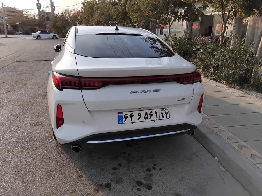 کی ام سی J7 — عکس ۲ از ۲