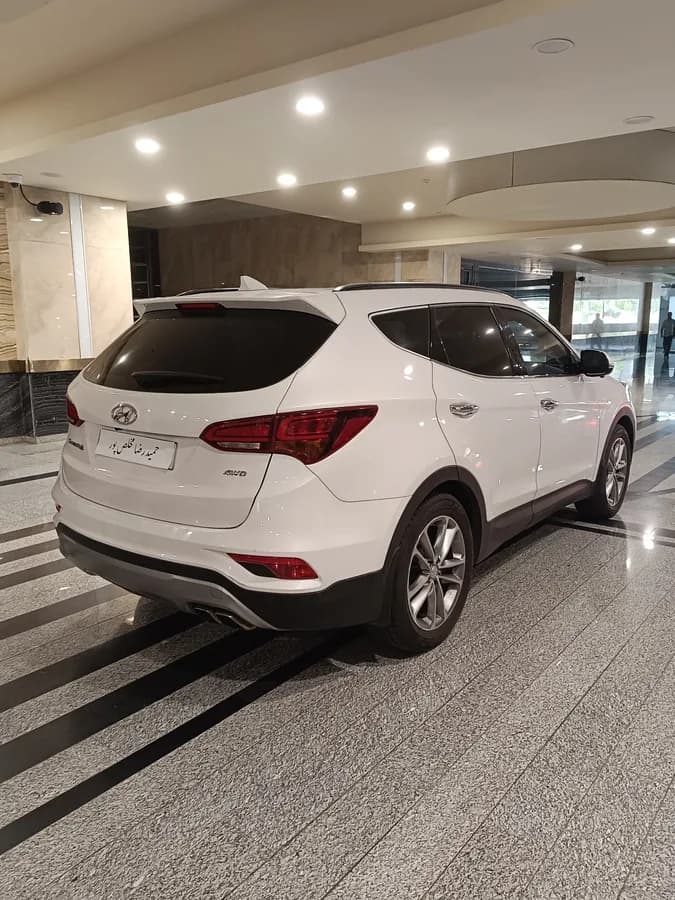 هیوندای سانتافه — عکس ۲ از ۶