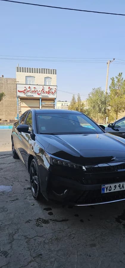 کی ام سی J7 — عکس ۱ از ۱