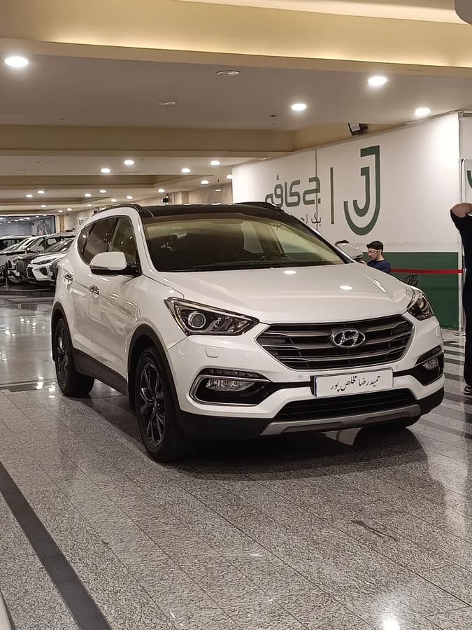 هیوندای سانتافه — عکس ۲ از ۶