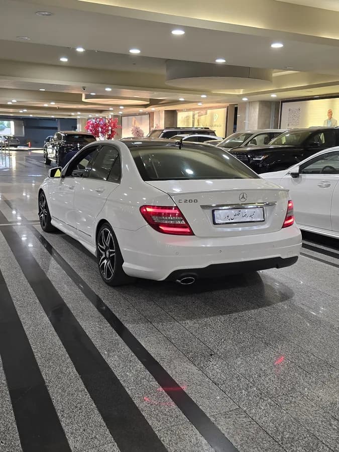 مرسدس بنز کلاس C — عکس ۲ از ۶