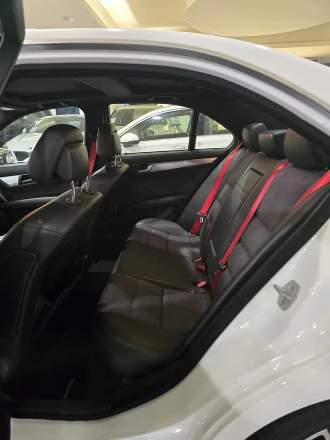 مرسدس بنز کلاس C — عکس ۴ از ۶