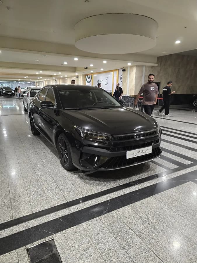 کی ام سی J7 — عکس ۶ از ۶