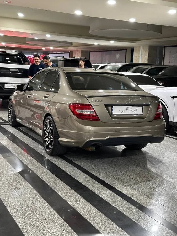 مرسدس بنز کلاس C — عکس ۴ از ۶