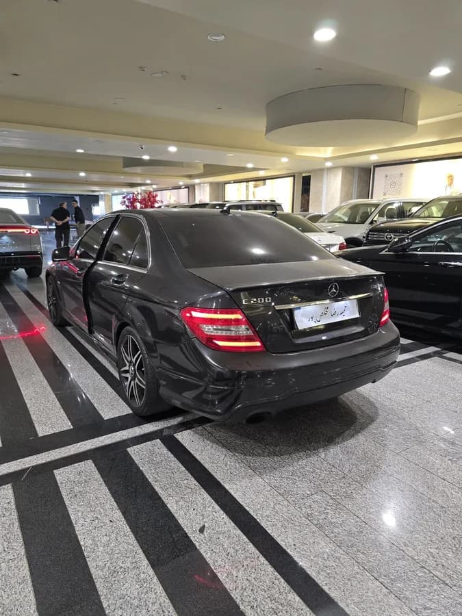 مرسدس بنز کلاس C — عکس ۴ از ۵