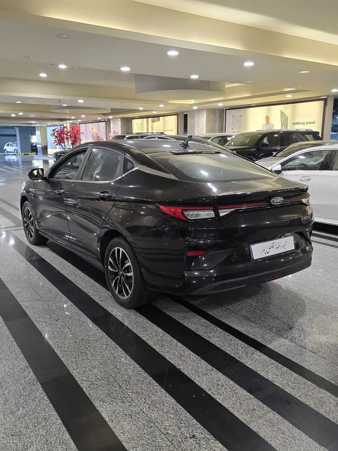 کی ام سی eJ7 — عکس ۴ از ۶