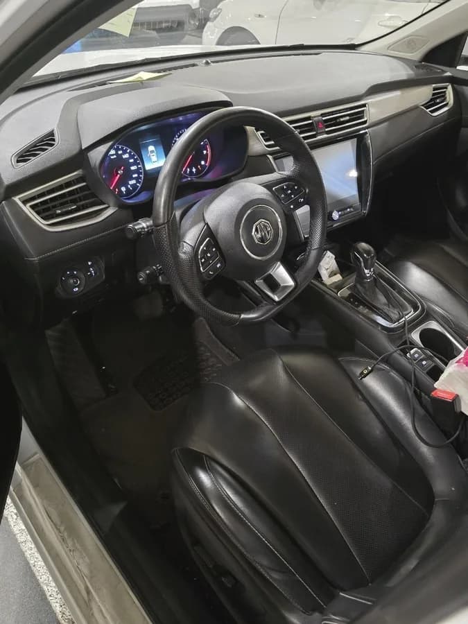 ام جی MG5 — عکس ۵ از ۶