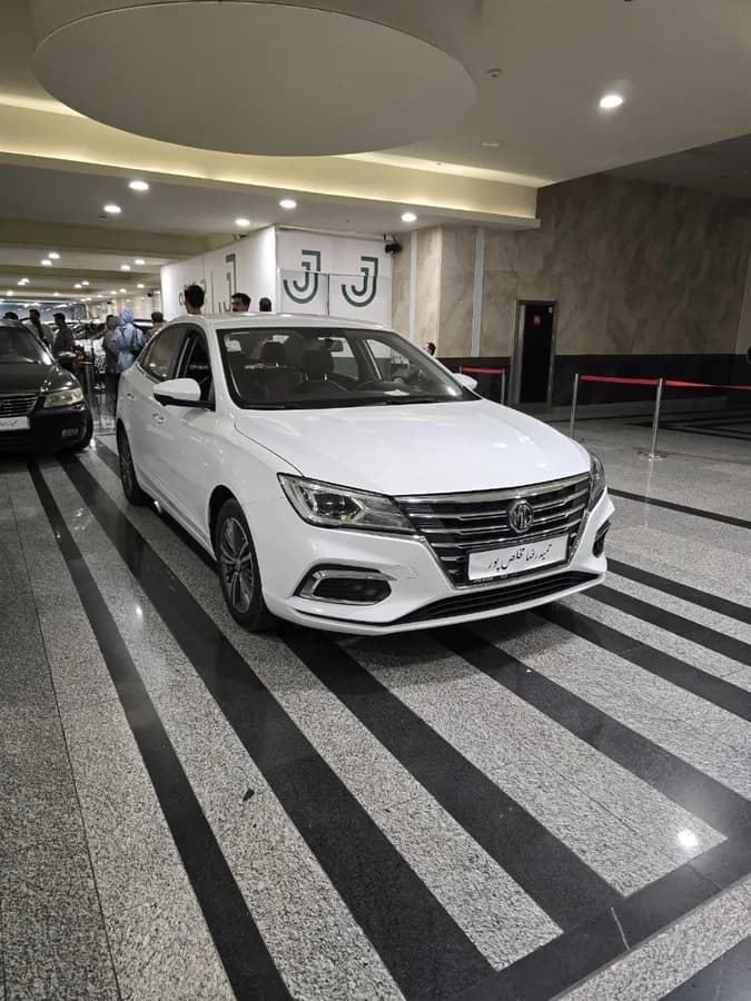 ام جی MG5 — عکس ۳ از ۶