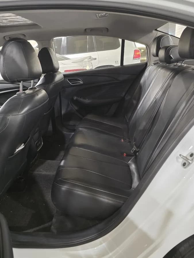 ام جی MG5 — عکس ۴ از ۶