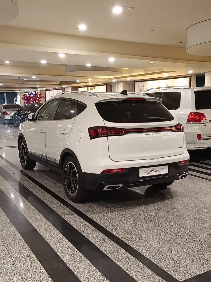 کی ام سی X5 — عکس ۲ از ۶