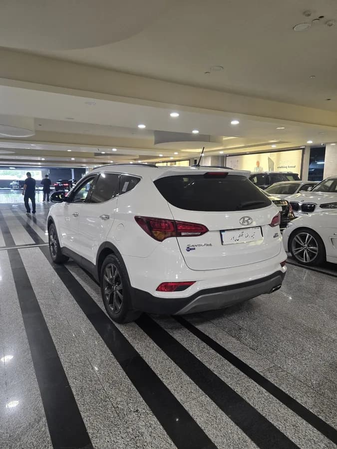 هیوندای سانتافه — عکس ۶ از ۶