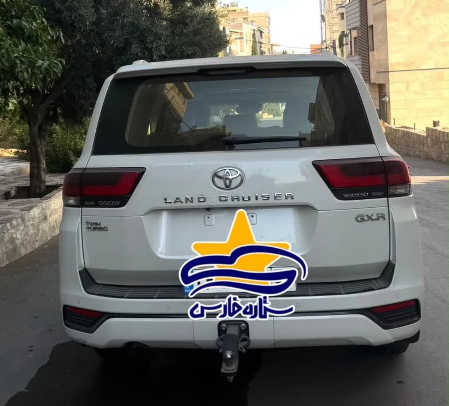 تویوتا لندکروزر — عکس ۲ از ۴