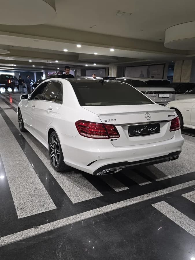 مرسدس بنز کلاس E — عکس ۴ از ۶