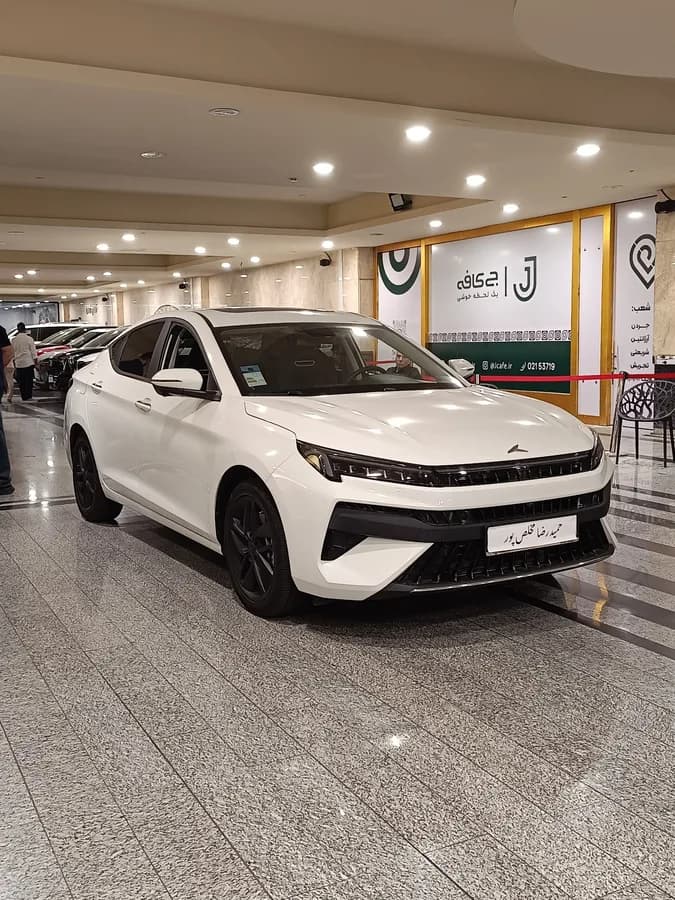 کی ام سی J7 — عکس ۴ از ۵