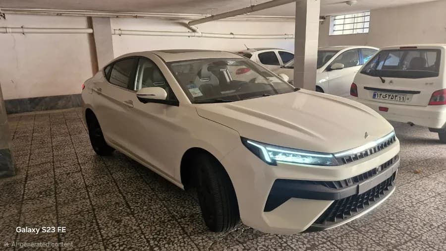 کی ام سی J7 — عکس ۶ از ۷