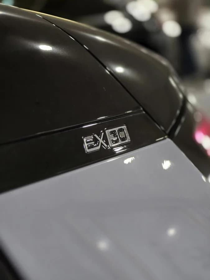 ولوو EX30 — عکس ۸ از ۹