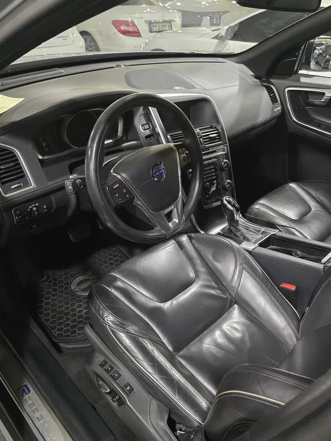ولوو XC60 — عکس ۵ از ۶