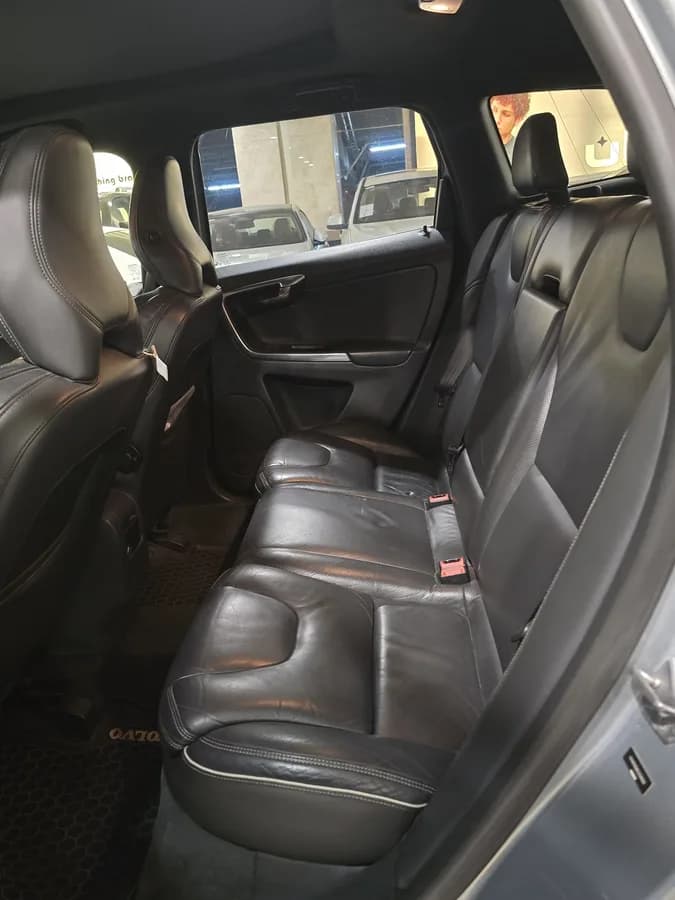 ولوو XC60 — عکس ۲ از ۶